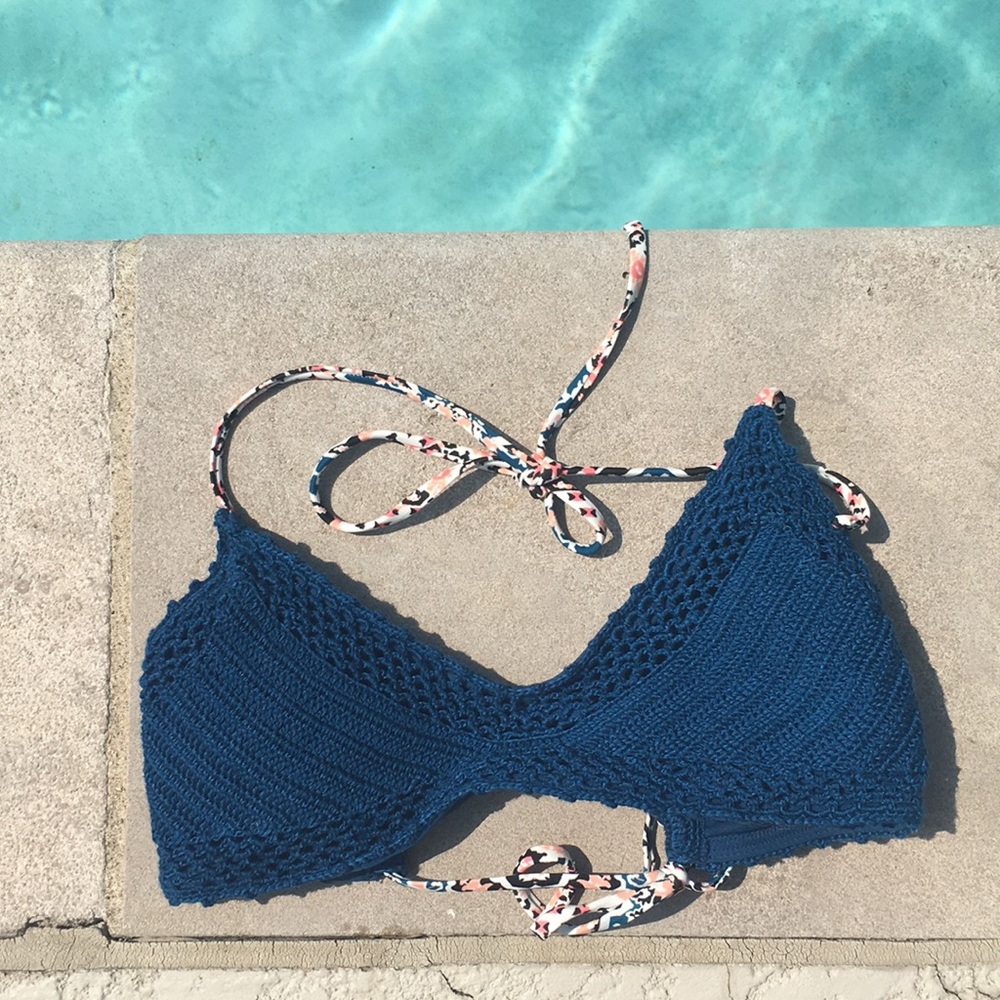 Crotchet navy top